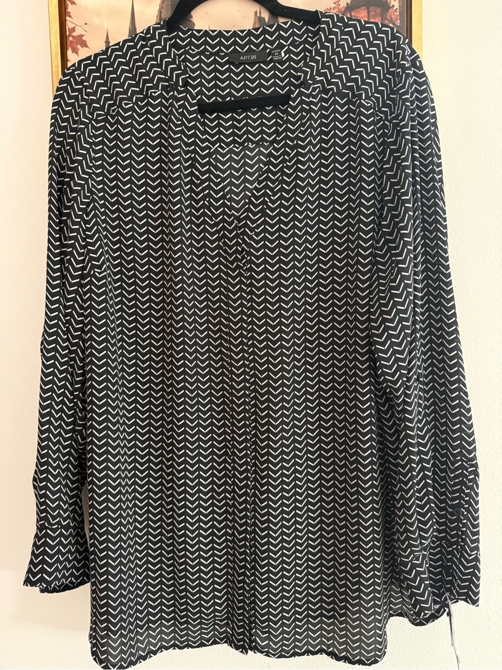 Apt. 9 Black and White Chevron Long Sleeve Blouse